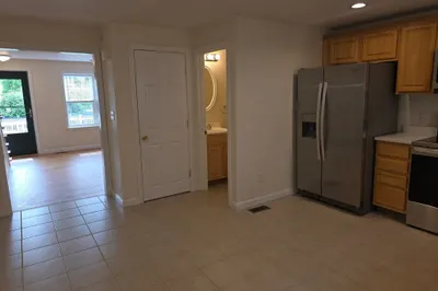 958 Warren Ave #8 1