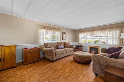102 Peter St 1