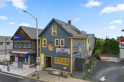 32-34 S Broadway 1