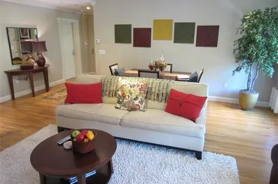294 Newbury St #2B 1