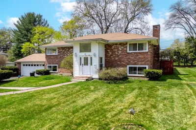 18 Ellis Dr 1