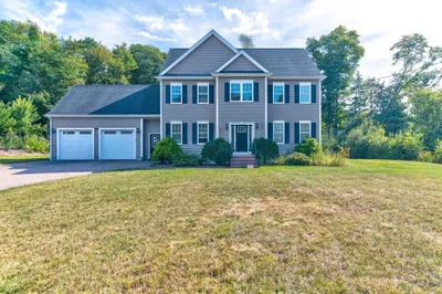 60 Foxboro Rd 1