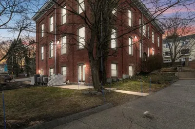 40 School St #1 1