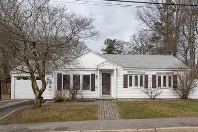 43 Woodedge Ave