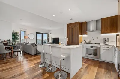 300 Pier Blvd #4R 1