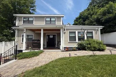 32 Fremont Ave 1