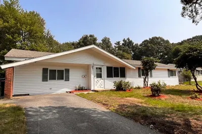 51 Robert Rd