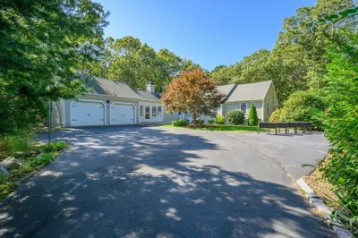 109 Palomino Dr 1
