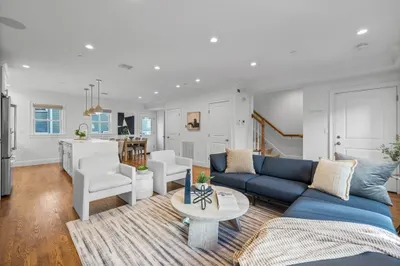 43 Pleasant St #3