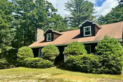 389 Leverett Rd 1