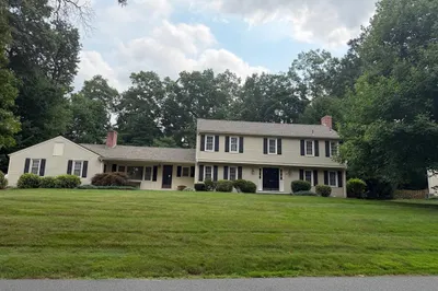 29 W Colonial Rd 1