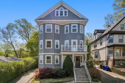 3 Woodstock Ave #1