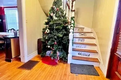 1 Rhodes St 1
