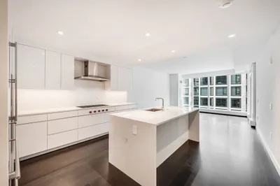 150 Seaport Blvd #17A 1
