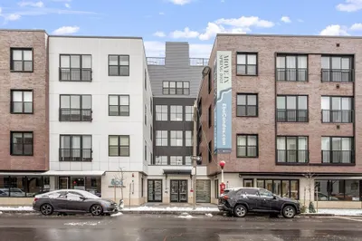 205 Maverick St #201