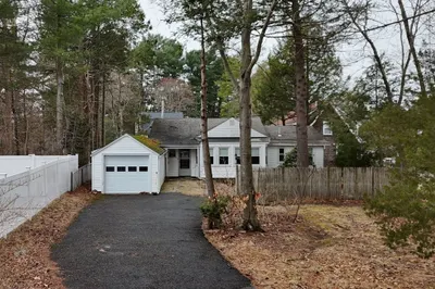 24 Edgemoor Ave