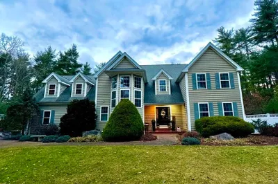 15 Higginson Ln 1