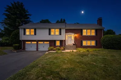 9 Riverbend Dr