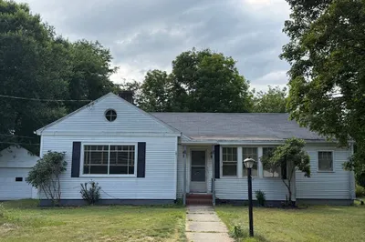48 Columbian Ave