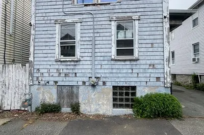 67 Delano St 1