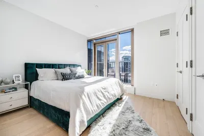 133 Seaport Blvd #2005