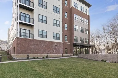 999 Hancock St #203