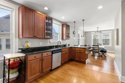 7 Harriet Ave #7