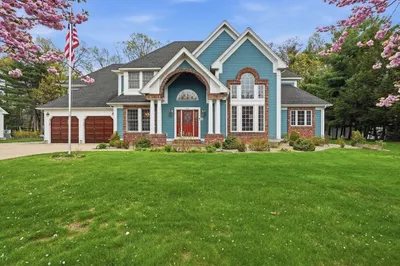 42 Gary Dr 1