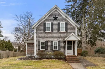 2 Goddard Ct