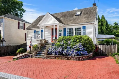 24 Roosevelt Avenue 1