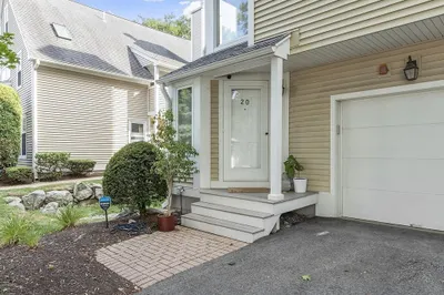 20 Hammond Pl #20