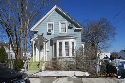 11 Crescent St 1