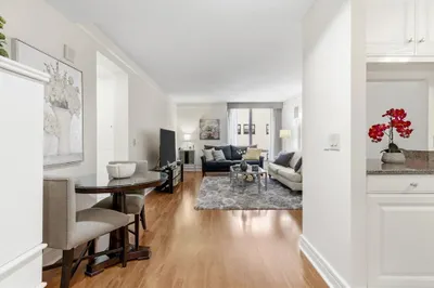 3 Avery St #502
