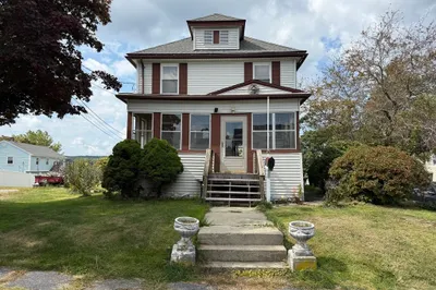 62 Pine View Ave 1