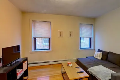 11 Aberdeen St #4