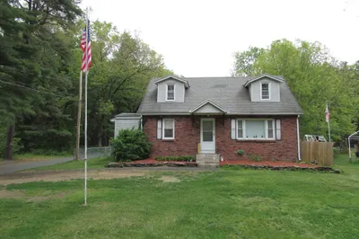 10 Bartlett St 1