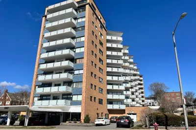 300 Lynn Shore Drive #604