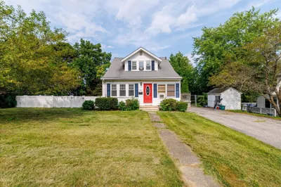 22 Oneida Ave 1