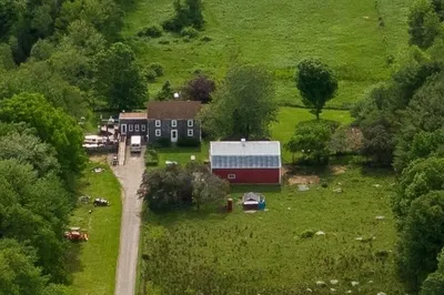 845 Town Farm Rd 1