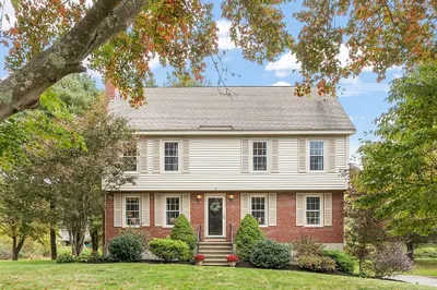3 Larchmont Cir 1