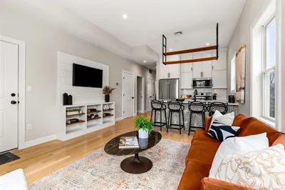 30-32 Wentworth St #2
