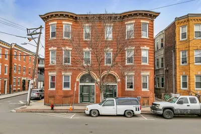 141 Hawthorne St 1