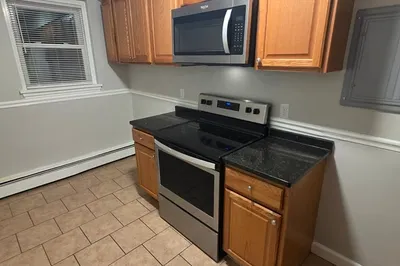 77 Green St #20 1