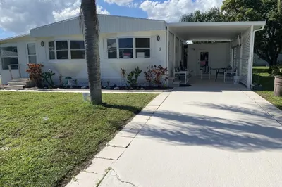 9 SE Valencia Lane