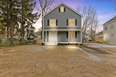 18 Byron Ave 1
