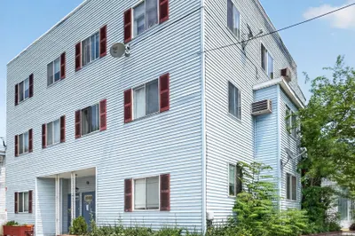 217 Highland Ave #5 1
