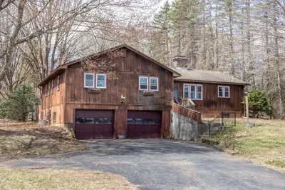 49 Sawmill Plain Rd