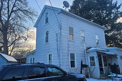 52 Pulaski St