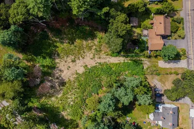 125r Middleboro Avenue