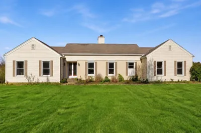 76 Fiske Hill Rd 1